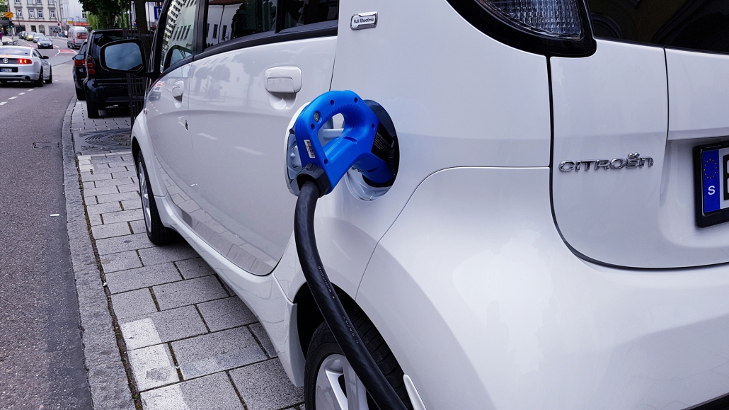 electric-car-4276419